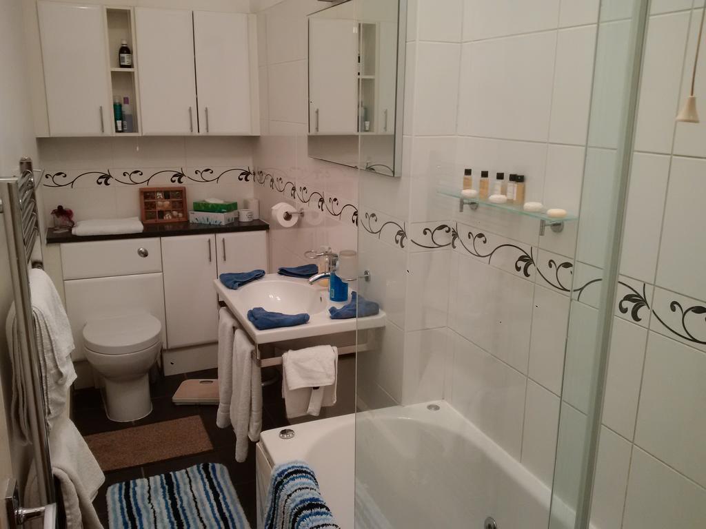 ロンドンLuxury Holland Park, Sleeps 2, Free S'Fast Wifiアパートメント エクステリア 写真